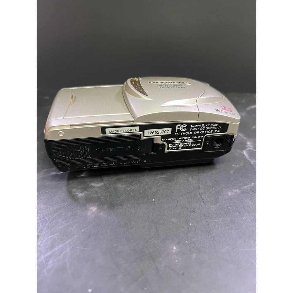 Olympus Camedia D-490 Digital Point and Shoot Camera Bundle Parts Only